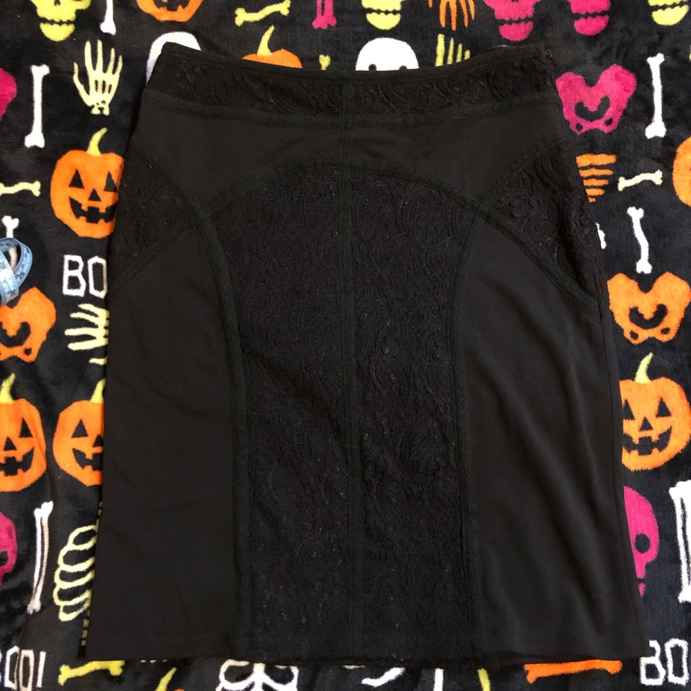 Lacey Black Pencil Skirt  (M)